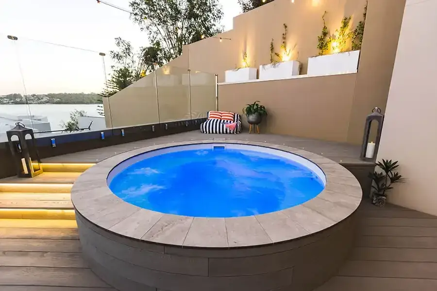 Round fibreglass pool